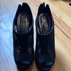 De Blossom heels. Size 7 1/2. Worn once